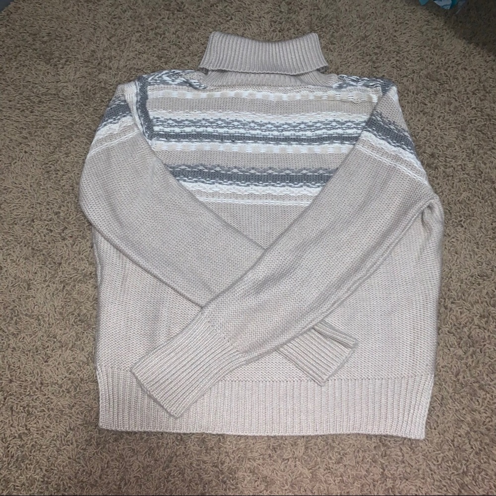 MOVING SALE! FRANCESCA’S KNIT TURTLE NECK SWEATER